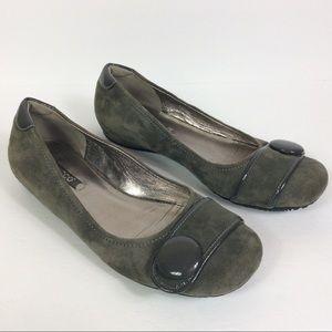 Ecco Gray Patent Leather Suede Flats Round Toe
